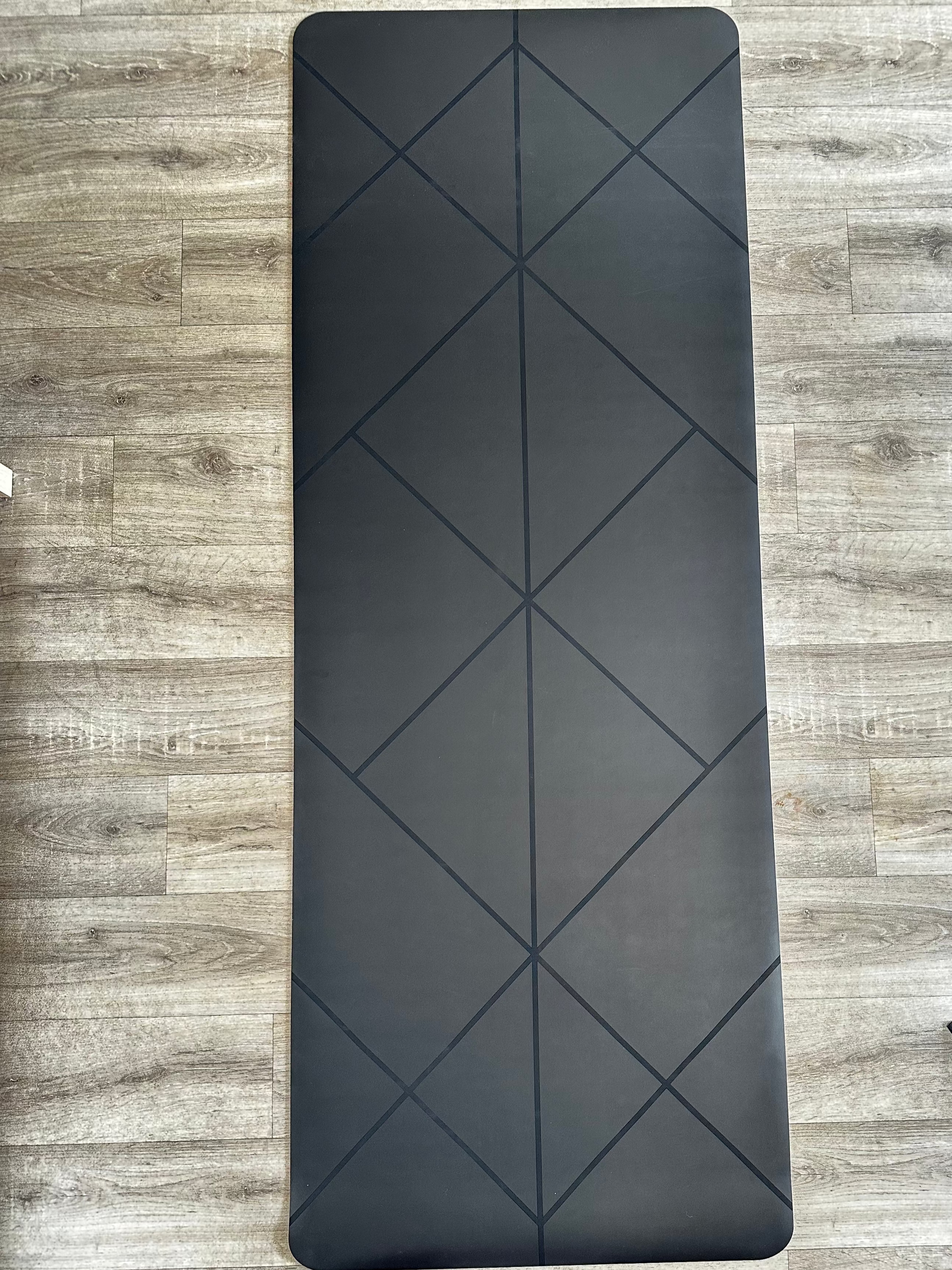 Black Onyx Yoga Mat (free personalisation) – Veeflowyoga